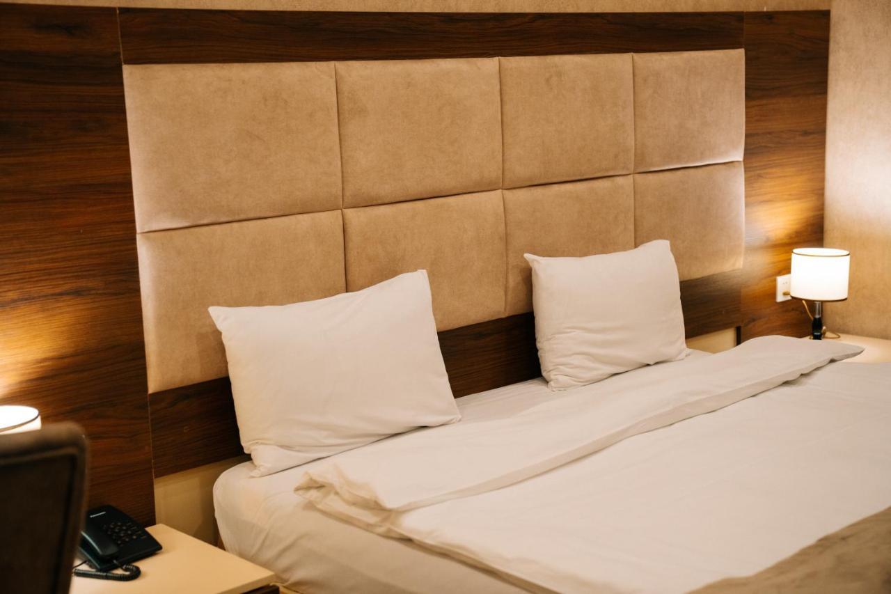 The Clocktower Hotel Baku Extérieur photo