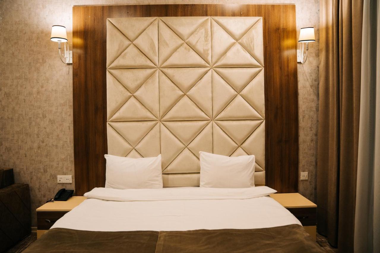 The Clocktower Hotel Baku Extérieur photo