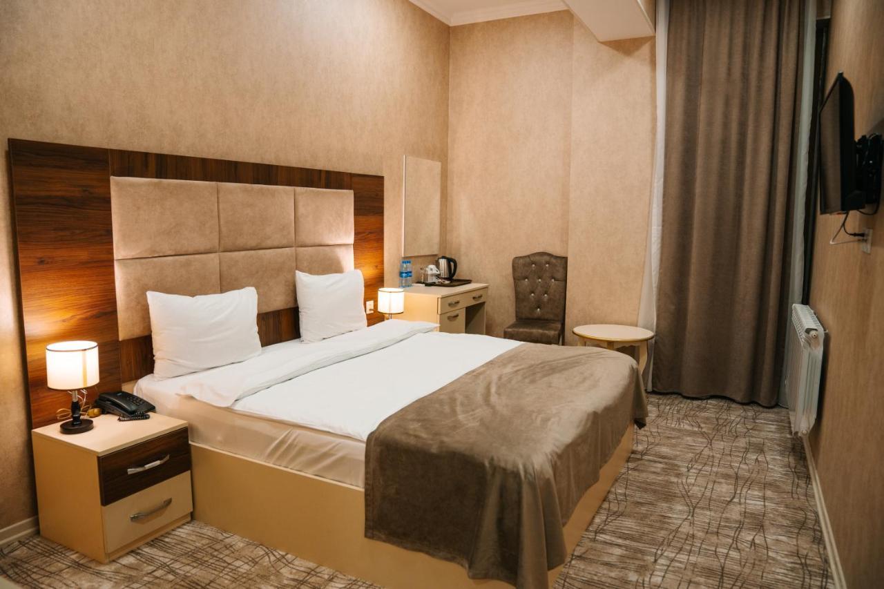 The Clocktower Hotel Baku Extérieur photo
