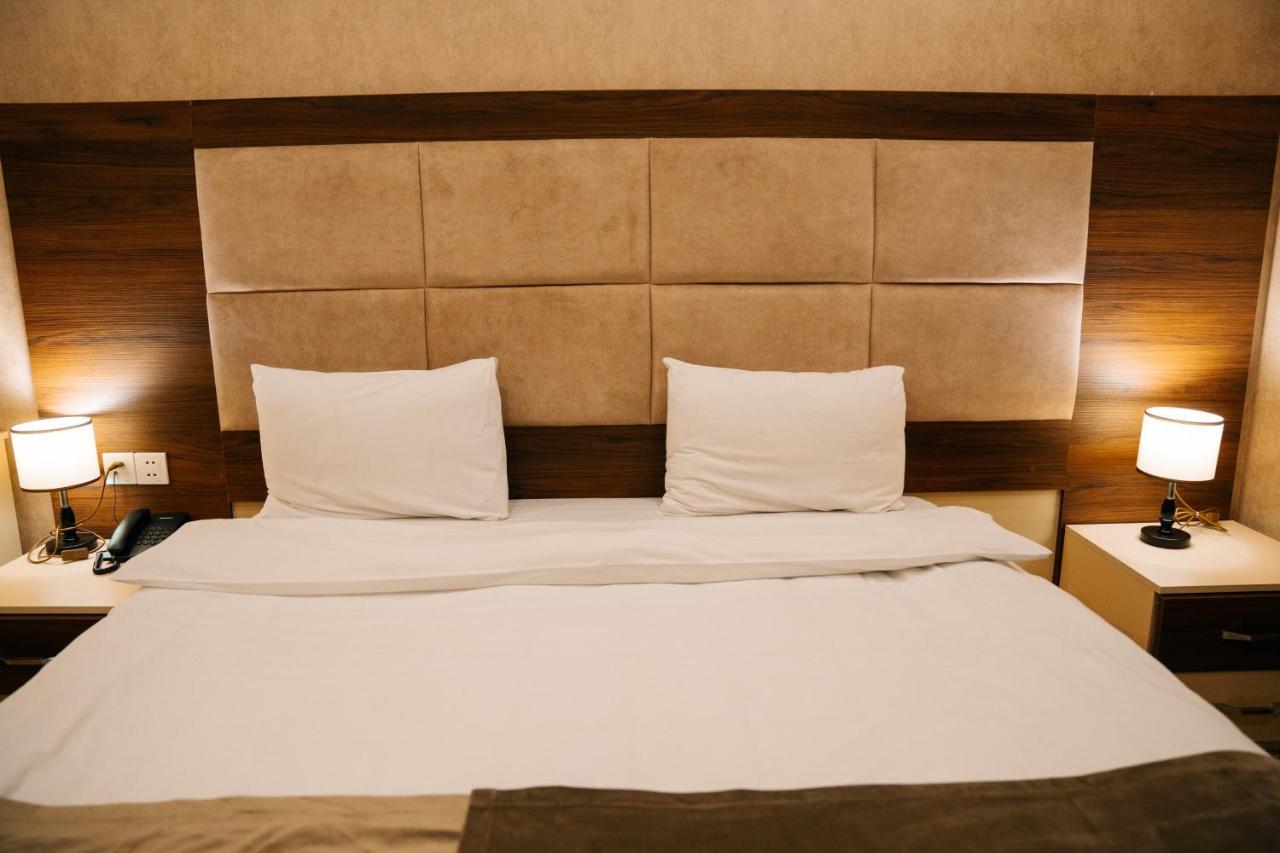 The Clocktower Hotel Baku Extérieur photo